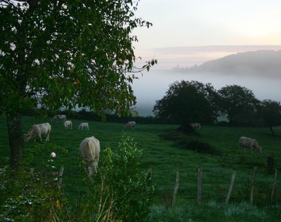 Gite Des Quatre Chemins La Vineuse Exterior foto